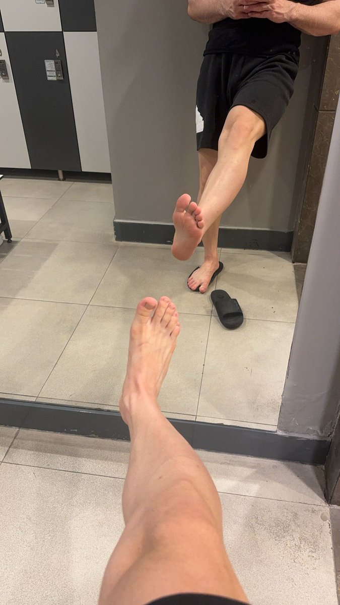 spordan çıktım tabanlarımı kim yalayarak temizlemek ister #feetworshi̇p #master #kinky #slave #feetmaster #feetslave