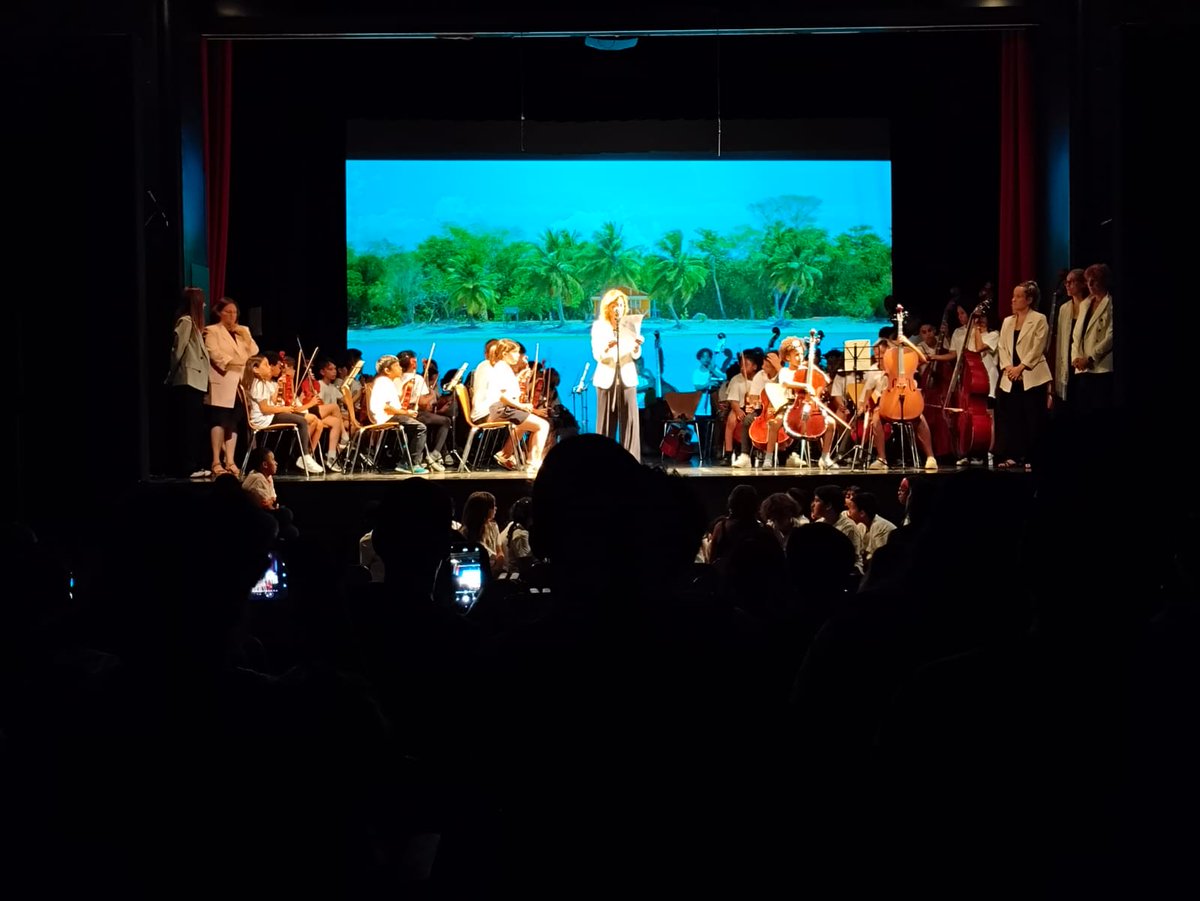 ELICCEB (@elicceb) on Twitter photo Celebrant el 50è aniversari de <a href="/EscolaMMorera/">Institut escola Mestre Morera</a> Gaudint d'un espectacle impecable de tota la comunitat educativa. Emoció i estimació per la feina. Per molts anys! <a href="/consorciedubcn/">Consorci d'Educació</a> #teatrezonanord #ELICCEB Celebrant el 50è aniversari de <a href="/EscolaMMorera/">Institut escola Mestre Morera</a> Gaudint d'un espectacle impecable de tota la comunitat educativa. Emoció i estimació per la feina. Per molts anys! <a href="/consorciedubcn/">Consorci d'Educació</a> #teatrezonanord #ELICCEB