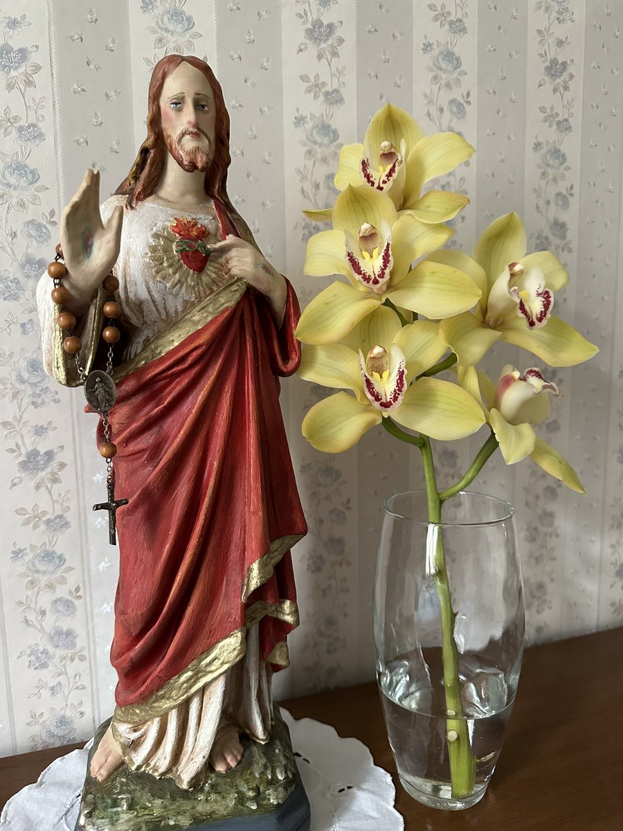 andreamaniglia's tweet photo. Lui “voleva sprofondare così a fondo che ogni cadere sarebbe stato un cadere dentro di Lui”
(H. U. von Balthasar, Il cuore del mondo).
* * *
Riassumendo: ogni volta che crolliamo o sprofondiamo, schiacciati dal peso dei #problemi, dei #drammi, del #dolore e della ➡️ https://t.co/ouQKGKVBZM