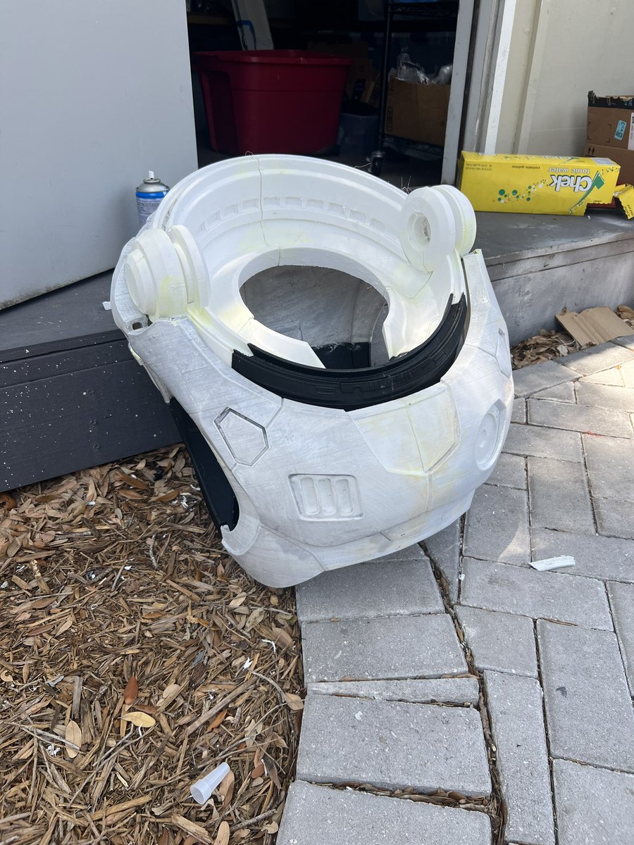 BuzzKnightyear's tweet image. Making moves on the chest assembly hinge system on the shoulders. Decided that trying to make some kind of connection happen next to my ears where I can not see will just not be possible. Going to implement some magnetic Fidlock buckles under the arms to hold it closed.