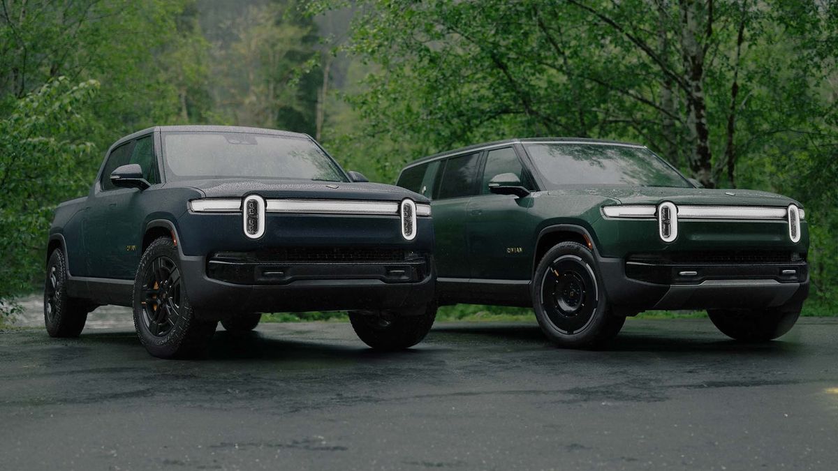 automobilemag's tweet photo. The 2025 Rivian R1T and R1S Quietly Evolve Into Massively Powerful Electric Monsters https://t.co/JaF5Bb6XbM https://t.co/cILOZi08ue