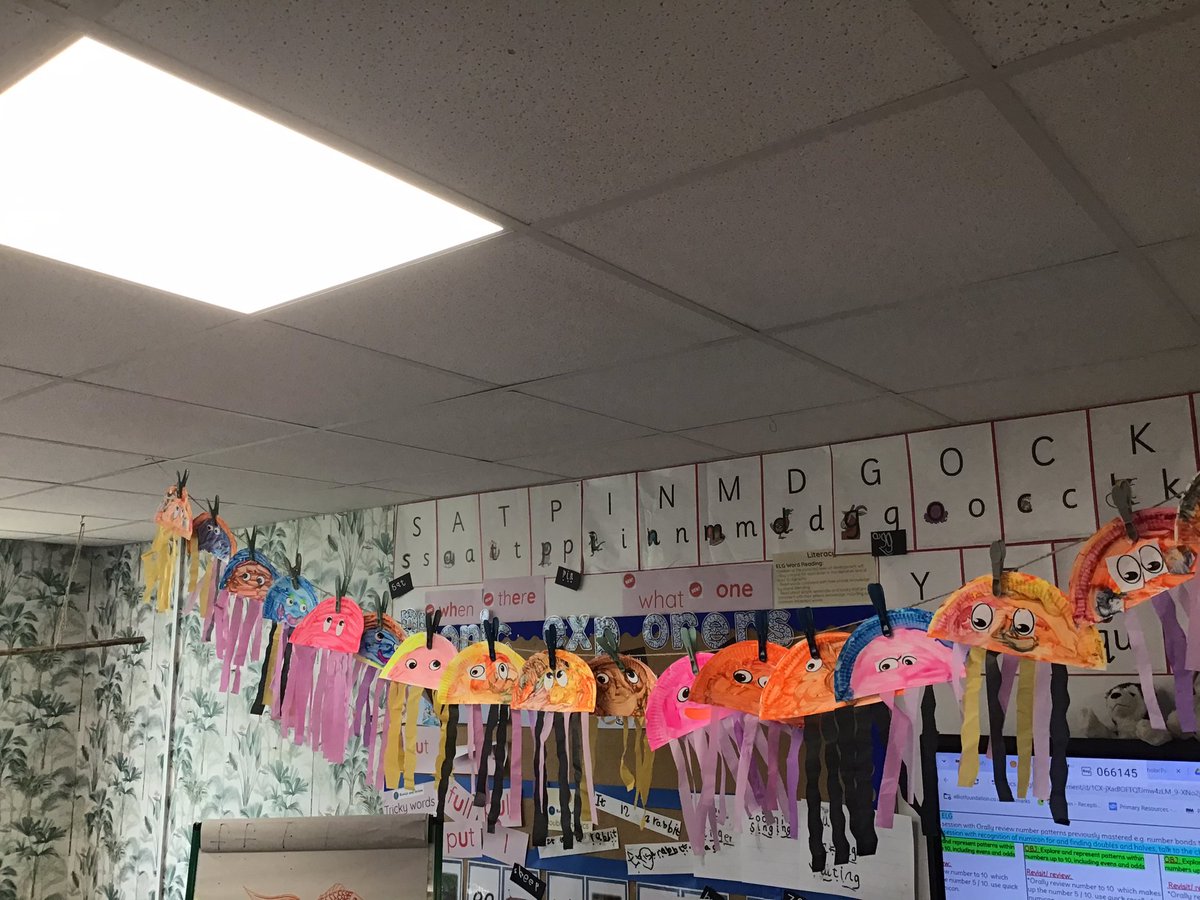 Highlees's tweet photo. This week EYFS have started their new topic “ Who is making a commotion in the ocean?”
The children used their creative skills to make jellyfish for our display 🌊 https://t.co/GYE2DKymOy