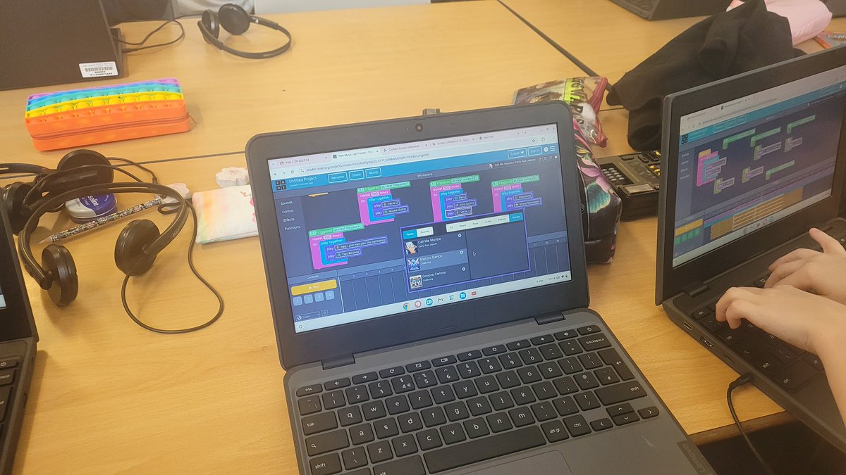 Kalinka101's tweet photo. Blwyddyn 3 love using @codeorg's new music lab to remix their favourite tracks! @CefnPrimary @EAS_STEM @WeAreComputing @codeclubWales @IoCoding @codingweek https://t.co/Co0l51WCSG