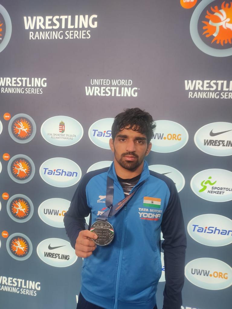 Silver🥈 for 🇮🇳 at 2nd Ranking Series - Varga János Memorial 🇭🇺🤼‍♂️☑️ #TOPScheme Athlete Aman Sehrawat, 🇮🇳's only #Paris2024 bound male wrestler lost his final match to World Championships #Silver🥈 medalist, Rei Higuchi 🇯🇵 via Technical Superiority 1-11 in the Men's Freestyle 57