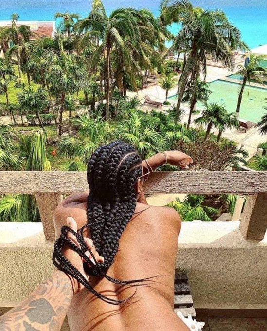 The balcony pics I want to take 📸  Vs  The balcony i can afford 😔 https://t.co/Vy6OQDWdp9