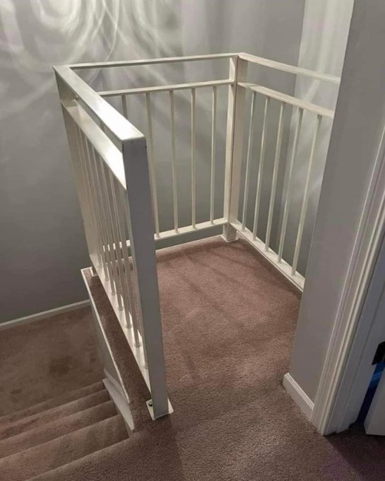 The balcony pics I want to take 📸  Vs  The balcony i can afford 😔 https://t.co/Vy6OQDWdp9