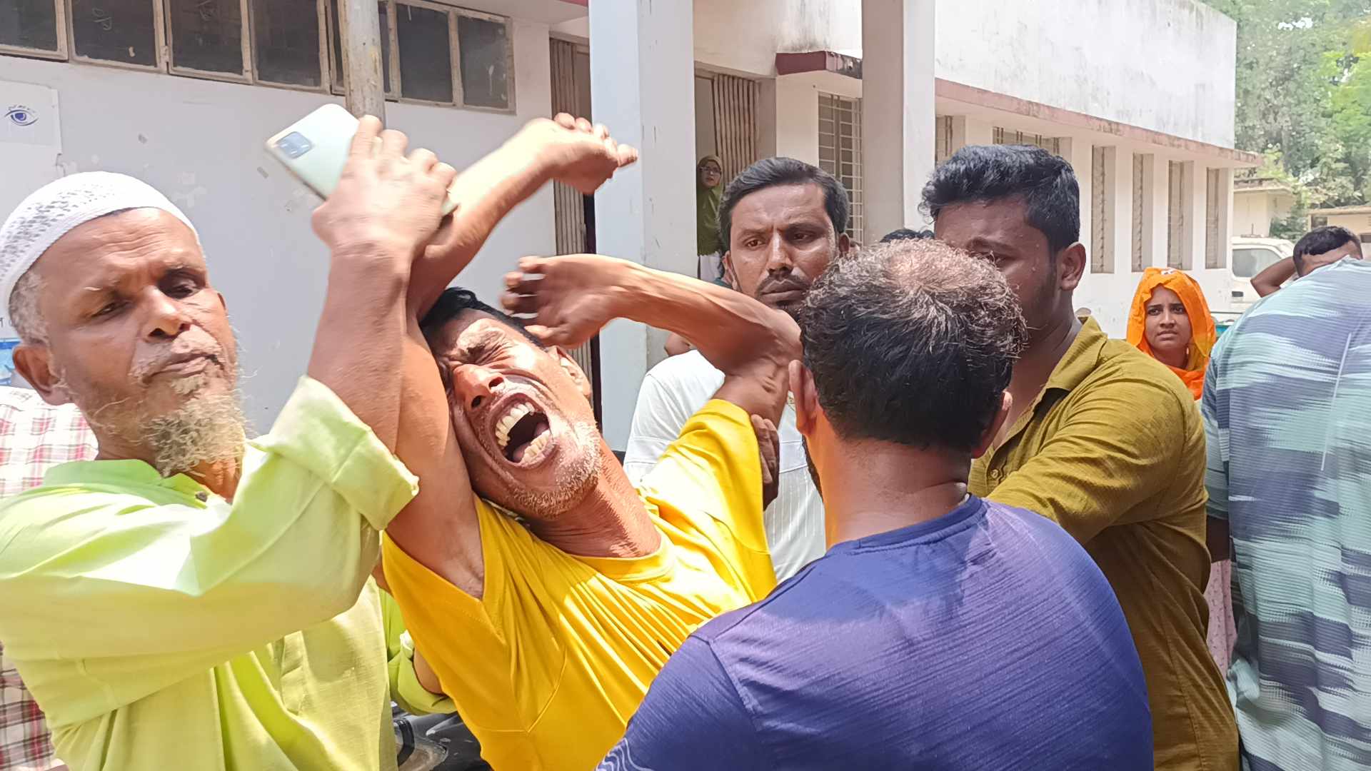 কালিয়াকৈরে ছাত্রলীগ নেতাকে কুপিয়ে হত্যা