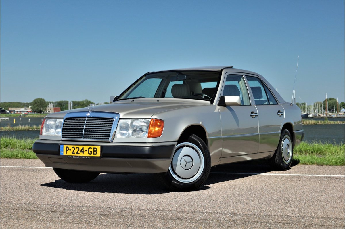 thestargallery's tweet photo. De sensationeel mooie Mercedes 300E met slechts 94000km is verkocht! #Mercedes #W124 #300E #6lijn #179pk #automaat #vlot #comfortabel #topkleur #topconditie #compleet #weinigkilometers #youngtimer #historie #verzamelaar #uniek #dasbesteodernichts #liefhebbergevonden https://t.co/EtzuTnnoPW