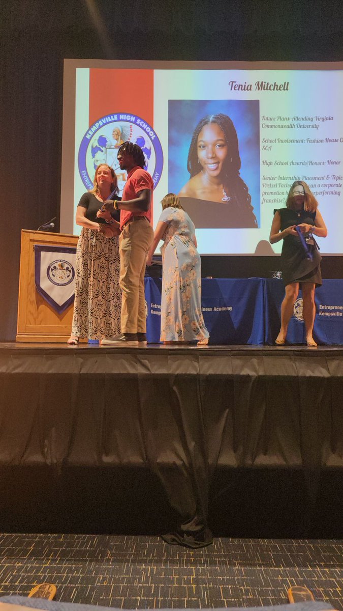 mayoy_mc's tweet photo. A proud graduate of the Entrepreneurship &amp; Business Academy at Kempsville High School. I am beyond grateful for these four years with the EBA and I am now onto the next chapter of life! #OKF #EBA https://t.co/JxOwoHu1UU