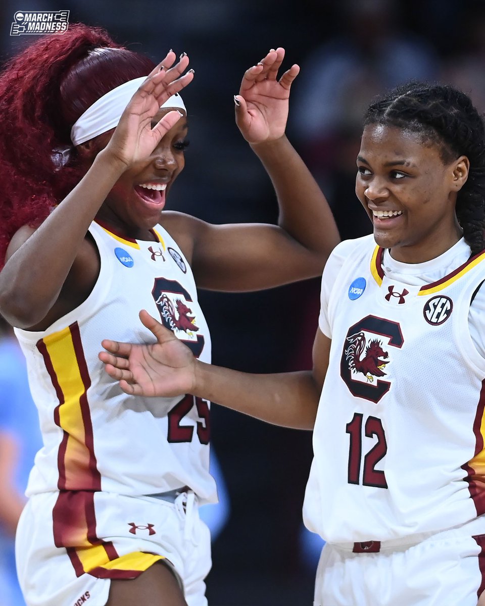 MarchMadnessWBB's tweet photo. Teammate moments from #MarchMadness 🫶 

#NCAAWBB https://t.co/fRazdMtRwF