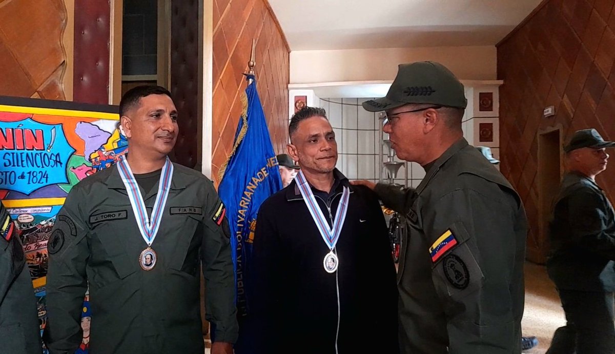 Cuenta Oficial de la Aviación Militar Bolivariana tweet media