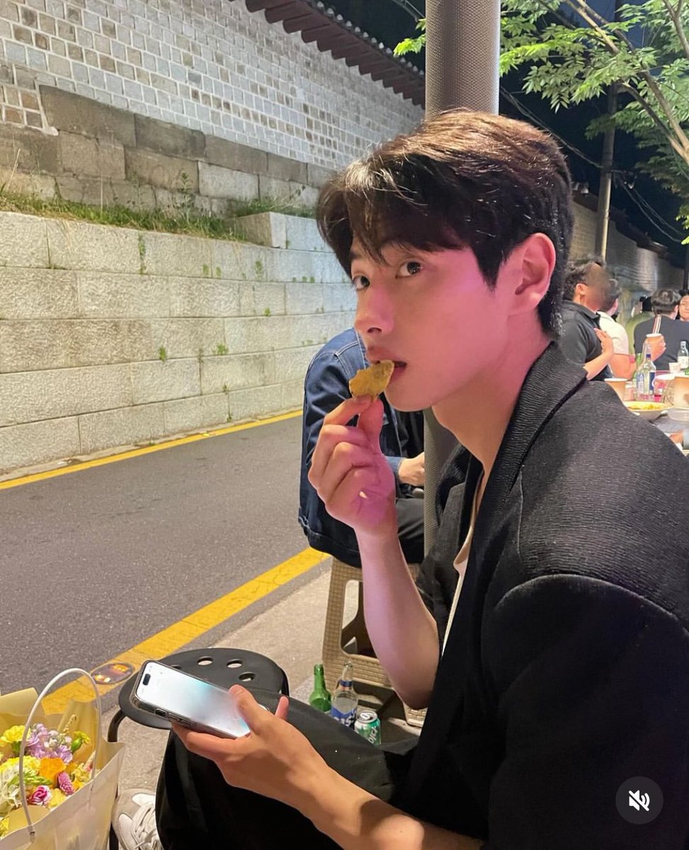 잘생기셨잖아…