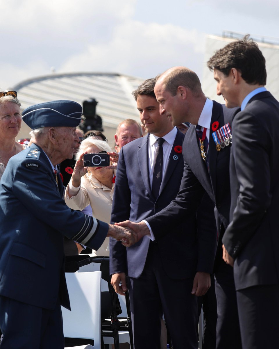 KensingtonRoyal's tweet image. 80 years ago Canadian forces played a crucial role in the Allied invasion of Normandy at Juno Beach. 

Today, and every day, we remember your bravery on D-Day 🇨🇦🇫🇷 

#DDay80