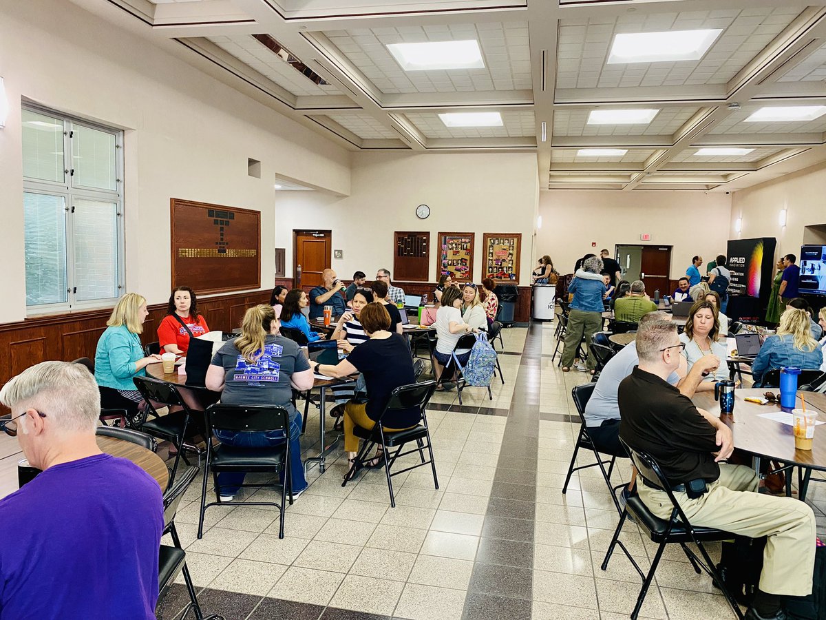 Julianne tweet media