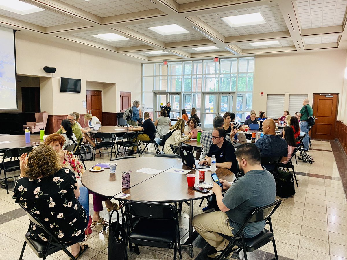 Julianne tweet media