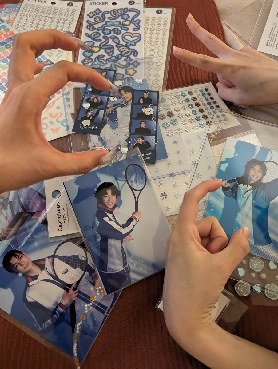 Yasaka_339's tweet photo. 急遽ブロマイド買って、公演終わりにダッシュで100均寄ってシールとケース買って、ホテルで夜中にデコり始めたのも良い思い出😌 https://t.co/JZob8kgg95