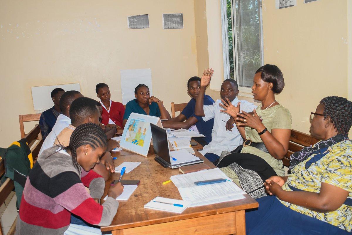JhpiegoTanzania's tweet photo. Mradi wa #USAIDAfyaYanguMamanaMtoto, umetoa mafunzo juu ya utoaji wa huduma za afya zinazozingatia utu, heshima na staha kwa kina mama wajawazito wanapohudhuria kwenye vituo vya afya. Mafunzo hayo yametolewa kwa baadhi ya watoa huduma za afya waliopo Ukerewe mkoani Mwanza. https://t.co/6ludc9KRyy