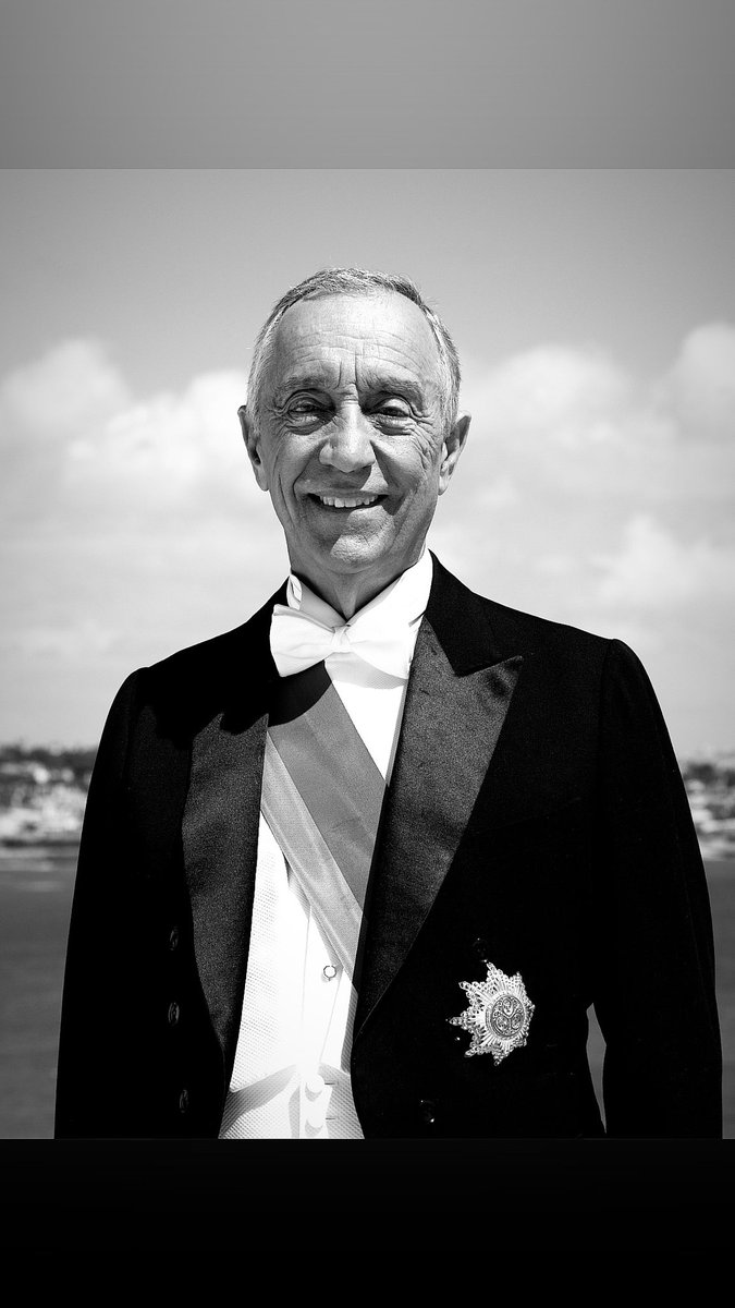 ÚLTIMA HORA 🚨😔
Aos 75 anos de idade, o Presidente Marcelo Rebelo de Sousa, quer rebolar devagarinho do bico da glock.