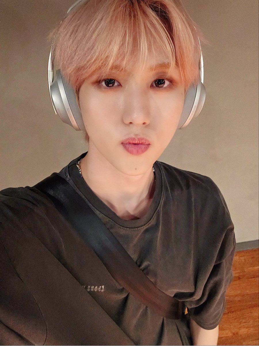 by_EPEX's tweet photo. [#예왕]

굿나잇 베비들 😴

#EPEX #이펙스 #YEWANG #예왕 https://t.co/UzLVcySzIL