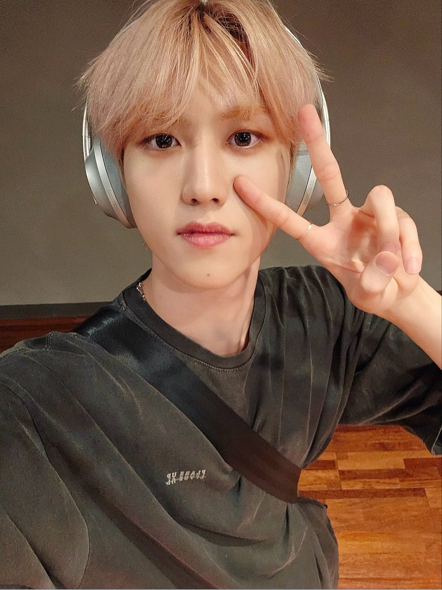 by_EPEX's tweet photo. [#예왕]

굿나잇 베비들 😴

#EPEX #이펙스 #YEWANG #예왕 https://t.co/UzLVcySzIL