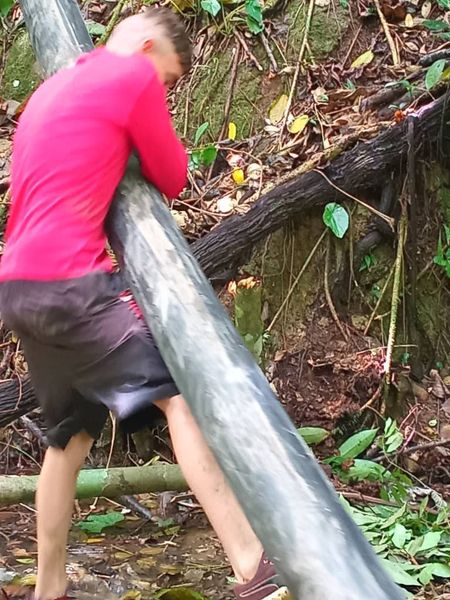 Los  trabajadores de Acueducto como siempre demostrando que no hay nada  imposible. Se realiza la rehabilitación de redes del poblado el Nicho.