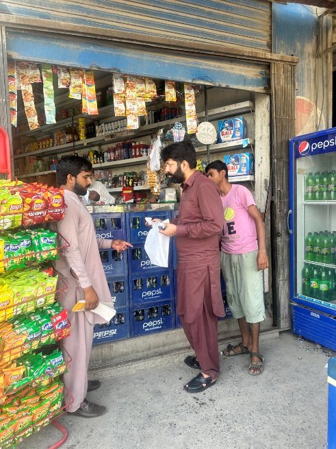DCGRW's tweet photo. Under Suthra Punjab District Administration started campaign after ban on #SingleUsePlasticBags by the @GovtofPunjabPK
Price Magistrates confiscated plastic bags in Tehsil Sadar. 

@MaryamNSharif 
@CS_Punjab 
@CommissionerGu3 https://t.co/e7jDrunXbR
