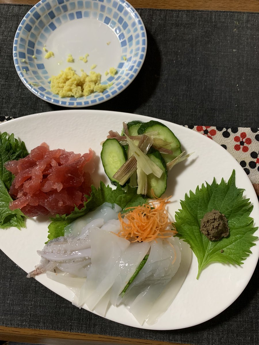sugarin17's tweet photo. 久々の投稿（今日の夕飯）

最近　知り合った人から
頂いた　お皿に　オシャレに飾ってみました✨
和洋折衷 https://t.co/5QJq5O6yIL