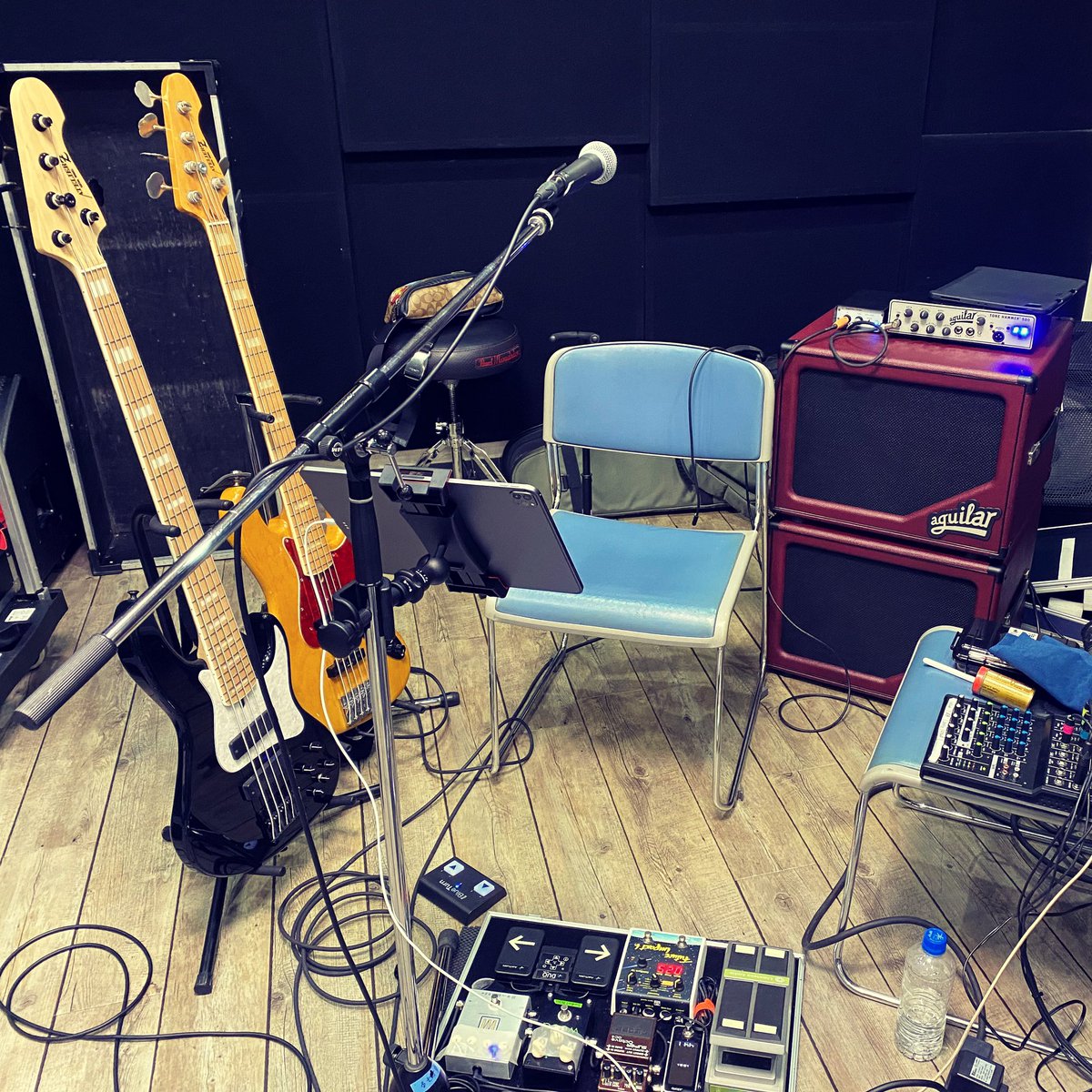 kouichifunabiki's tweet photo. 連日の諸々のリハがひと段落。本番が楽しみ！

#bass  #AtelierZ #beta5  #M265 #aguilar #tonehammer500 #SL112 https://t.co/dHoJ0kyv7l