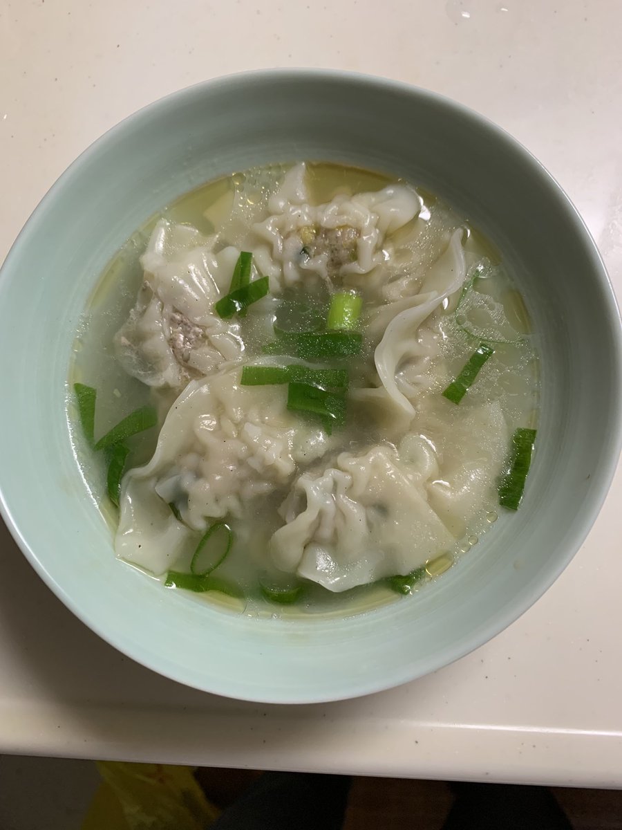 sugarin17's tweet photo. 久々の投稿（今日の夕飯）

最近　知り合った人から
頂いた　お皿に　オシャレに飾ってみました✨
和洋折衷 https://t.co/5QJq5O6yIL