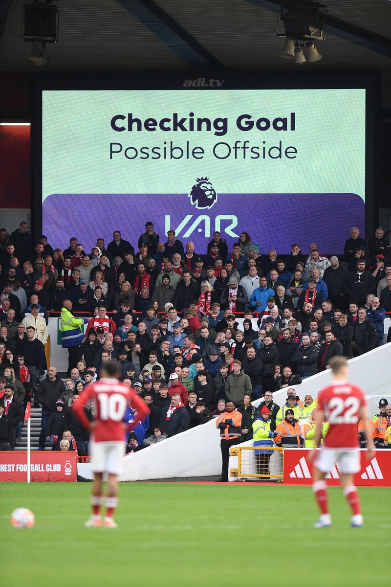 🚨 Official: Premier League clubs have voted to keep VAR! 🏴󠁧󠁢󠁥󠁮󠁧󠁿

It was also agreed that improvements should be made for the benefit of the game and supporters.