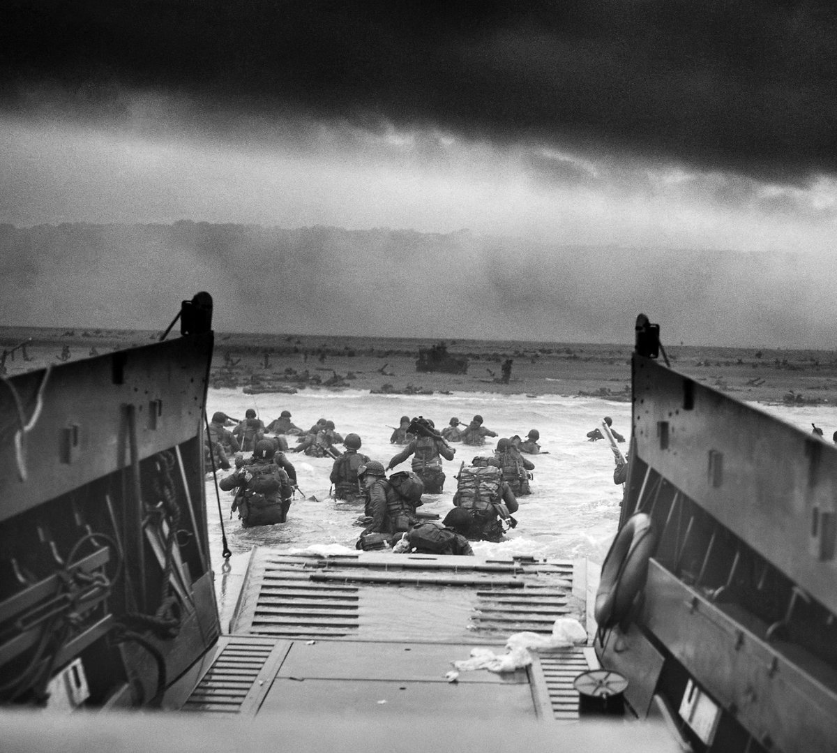 NationalMallNPS's tweet photo. Today is the 80th anniversary of the D-Day invasion of Normandy, which changed the course of World War II. On June 6, 1944, 150,000 Allied troops parachuted behind or landed along a 50-mile stretch of coastline to overwhelm the Nazi defenders &amp; strike a blow for freedom. https://t.co/q3y7hb04DS