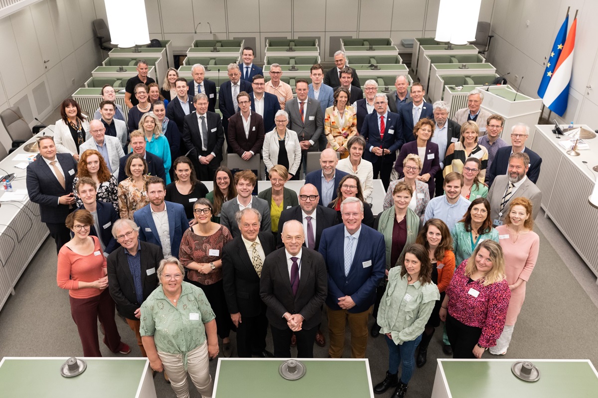 Provinciale Staten bezochten vandaag samen met het provinciebestuur de Eerste Kamer. Ook buurprovincie Overijssel nam deel aan het bezoek in Den Haag. De 2 provincies bepaalden zelf de onderwerpen voor het gesprek: energietransitie en wonen. Meer lezen?
bit.ly/45eYUGI