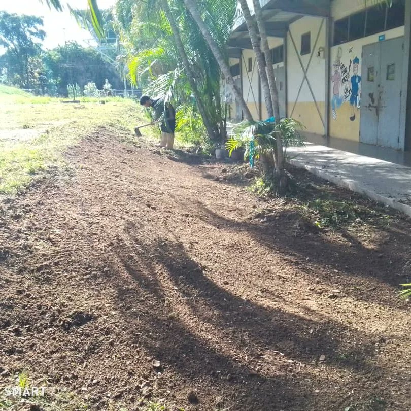 #6Jun  Activos desde temprano en la limpieza, desmalezamiento y recolección en nuestro Municipio, El Plan Revenga Bonita avanza firme para garantizar espacios óptimos.

Seguimos trabajando por nuestra gente, la esperanza está en la calle firme, viva y consciente.

<a href="/NicolasMaduro/">Nicolás Maduro</a>