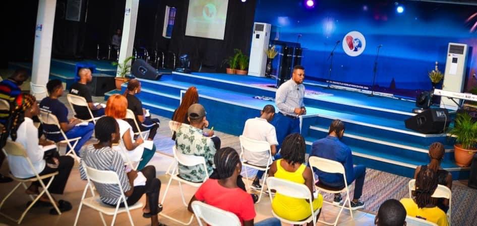AnointedPreston's tweet photo. A passionate midweek service last night challenging us for more and provoking us unto greatness. This is one service that cannot be forgotten. Thank you Lord for blessing us mightily.
#ChristNation
#MidweekService
#weloveandliveforchrist https://t.co/qWqtw8pXLT