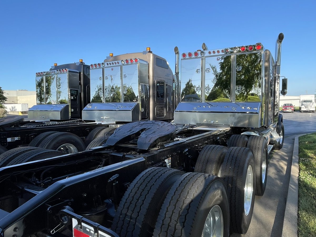 BrunnerIndustr2's tweet photo. Check out these beauties all finished up and ready to go! Our crew has been busy knocking out trucks left and right and we sure do appreciate them! Call now for your quote 417-623-2125 #brunnerhasyourback #brunfab  #joplinmo #smallbusinesslove #whatyourtruckwants #madeinamerica  #madeinmissouri