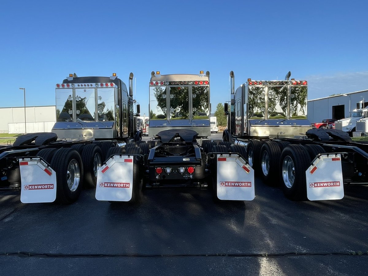 BrunnerIndustr2's tweet photo. Check out these beauties all finished up and ready to go! Our crew has been busy knocking out trucks left and right and we sure do appreciate them! Call now for your quote 417-623-2125 #brunnerhasyourback #brunfab  #joplinmo #smallbusinesslove #whatyourtruckwants #madeinamerica  #madeinmissouri