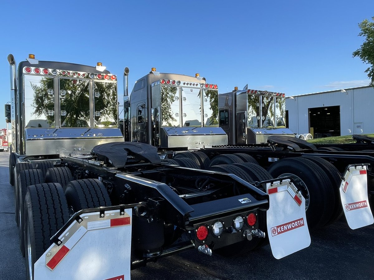 BrunnerIndustr2's tweet photo. Check out these beauties all finished up and ready to go! Our crew has been busy knocking out trucks left and right and we sure do appreciate them! Call now for your quote 417-623-2125 #brunnerhasyourback #brunfab  #joplinmo #smallbusinesslove #whatyourtruckwants #madeinamerica  #madeinmissouri