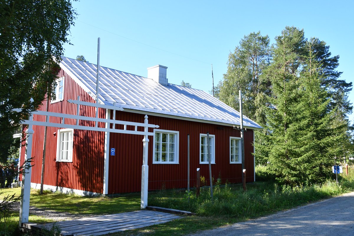 KainuunRaja's tweet photo. Raatteen vartiomuseon ovet ovat avautuneet tälle kesää @SuomussalmenK. Museo on avoinna joka päivä klo 10-18, paitsi 21.6. suljettu. Vartiomuseo esittelee @rajavartijat toimintaa ajalla ennen sotavuosia.
Tervetuloa!
#raja #museo #Kainuu #Raate
Lisää: https://t.co/7NHq6c2Exi https://t.co/NGzKJsKfNZ