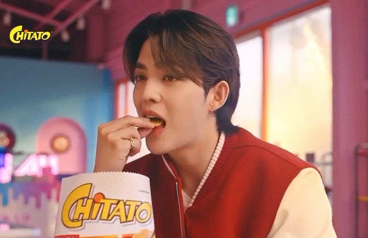 sounds_of_cheol's tweet photo. seungcheol for chitato (mie goreng) ❤️ https://t.co/Y8HbbQKDLx