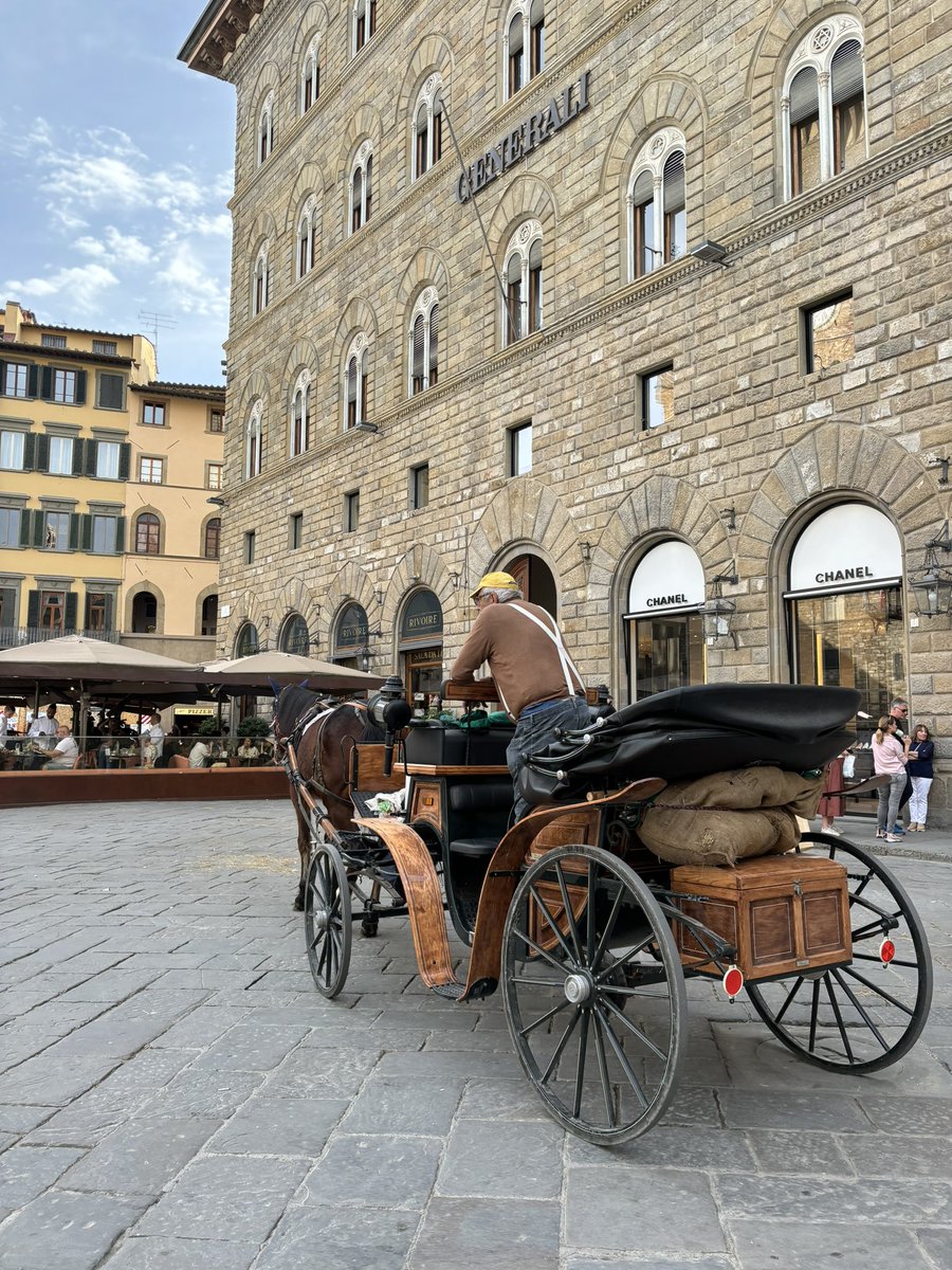 retire2038's tweet image. รีวิวที่เที่ยวนิดหน่อย เผื่อมีคนสนใจ 
ช่วงสงกรานต์เราไปอิตาลีมา 🇮🇹
14 วัน งบประมาณ 100,000 ไม่เกิน
*ได้ตั๋วถูก ไป-กลับ 22,000 // กินดีทุกวัน มื้อละ 30 ยูโร+ นอน รร ดี 

เส้นทาง Milan &amp;gt; Venice &amp;gt; Florence &amp;gt; Rome แวะเที่ยวระหว่างทางเมือง Pisa, Cinque Terre, Siana สวยหลายเมืองเลย