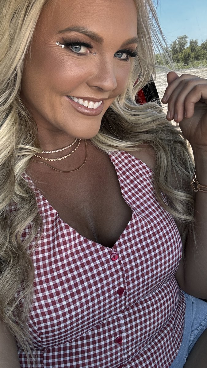 FemaleRancher's tweet photo. Good morning for Nebraska! What’s on your agenda today? Comment below!👇
#FarmLife #PhotographyDay #TractorLife #PlantingSeason #FarmToTable #CountryLiving #RuralLife #FarmerLife #AgLife #EveningRoutine #LifeOnTheFarm #FarmDaily #FarmHustle #FarmChores https://t.co/4cS6fKTRj0