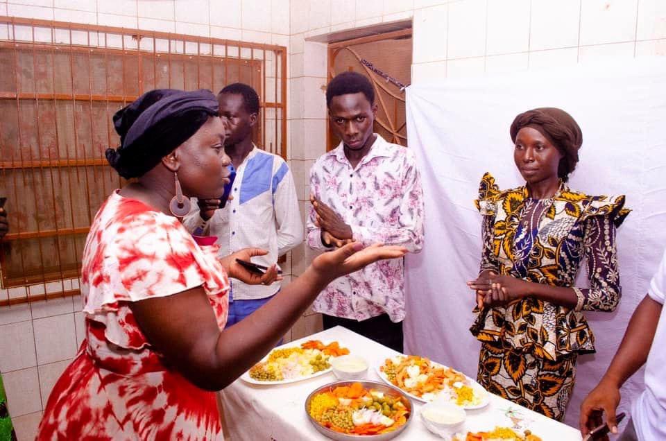 TiemtoreFarida's tweet photo. L'atelier s'est terminé par des remerciements que j’ai faits à l’égard de la facilitatrice ainsi que des participant-e-s, soulignant l'importance de garder de bonnes habitudes alimentaires pour rester en bonne santé.
#TiemtoreFarida #AfriFOODlinks #YouthAmbassador #ByYouth https://t.co/HnVdNNObUG