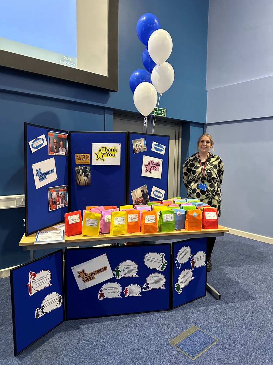 MFT_PatientExp's tweet image. Earlier this week the Volunteer Team were at @TraffordHosp saying &apos;Thank You!&apos; to all our amazing volunteers! 

Today the team are at @NorthMcrGH_NHS celebrating more of our amazing volunteers. 

To get involved:
mft.nhs.uk/careers/roles/…

#volunteersweek #thebighelpout @MFT_EDI