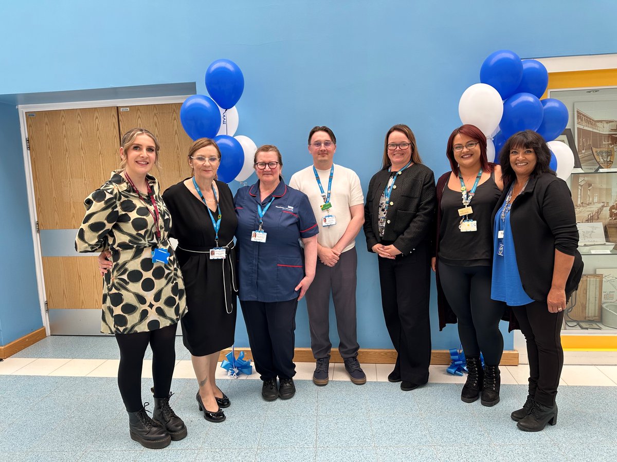 MFT_PatientExp's tweet image. Earlier this week the Volunteer Team were at @TraffordHosp saying &apos;Thank You!&apos; to all our amazing volunteers! 

Today the team are at @NorthMcrGH_NHS celebrating more of our amazing volunteers. 

To get involved:
mft.nhs.uk/careers/roles/…

#volunteersweek #thebighelpout @MFT_EDI