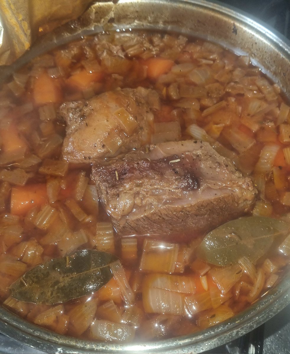 AwTroon's tweet photo. I started making these yesterday for today. Short ribs in Guinness with mustard mash and veg. There's a lot to be said for a real gravy. Don't ask. It's all gone ππ #Foodies #ShortRibs #ScottishKitchenπ΄σ §σ ’σ ³σ £σ ΄σ Ώ #GrannyKnowsBest https://t.co/SdC6ooQLWT