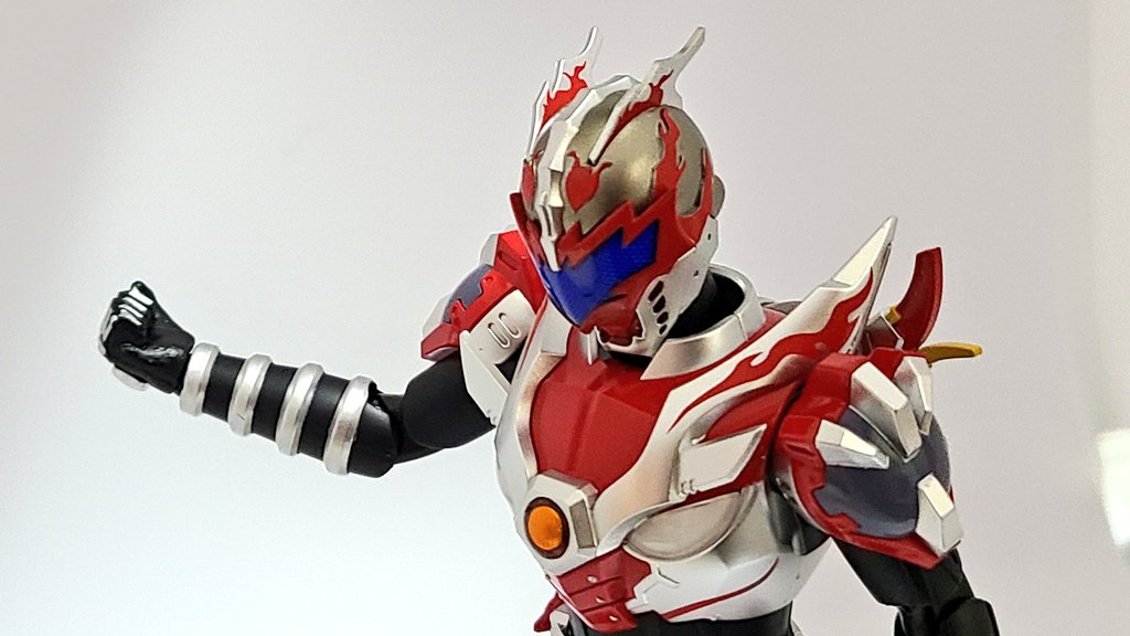 「しかしながら鎧甲勇士のフィギュアがたくさんでたのは嬉しい…私がもし死ぬようなこと」|拿瓦彩矢@次は名華祭のイラスト