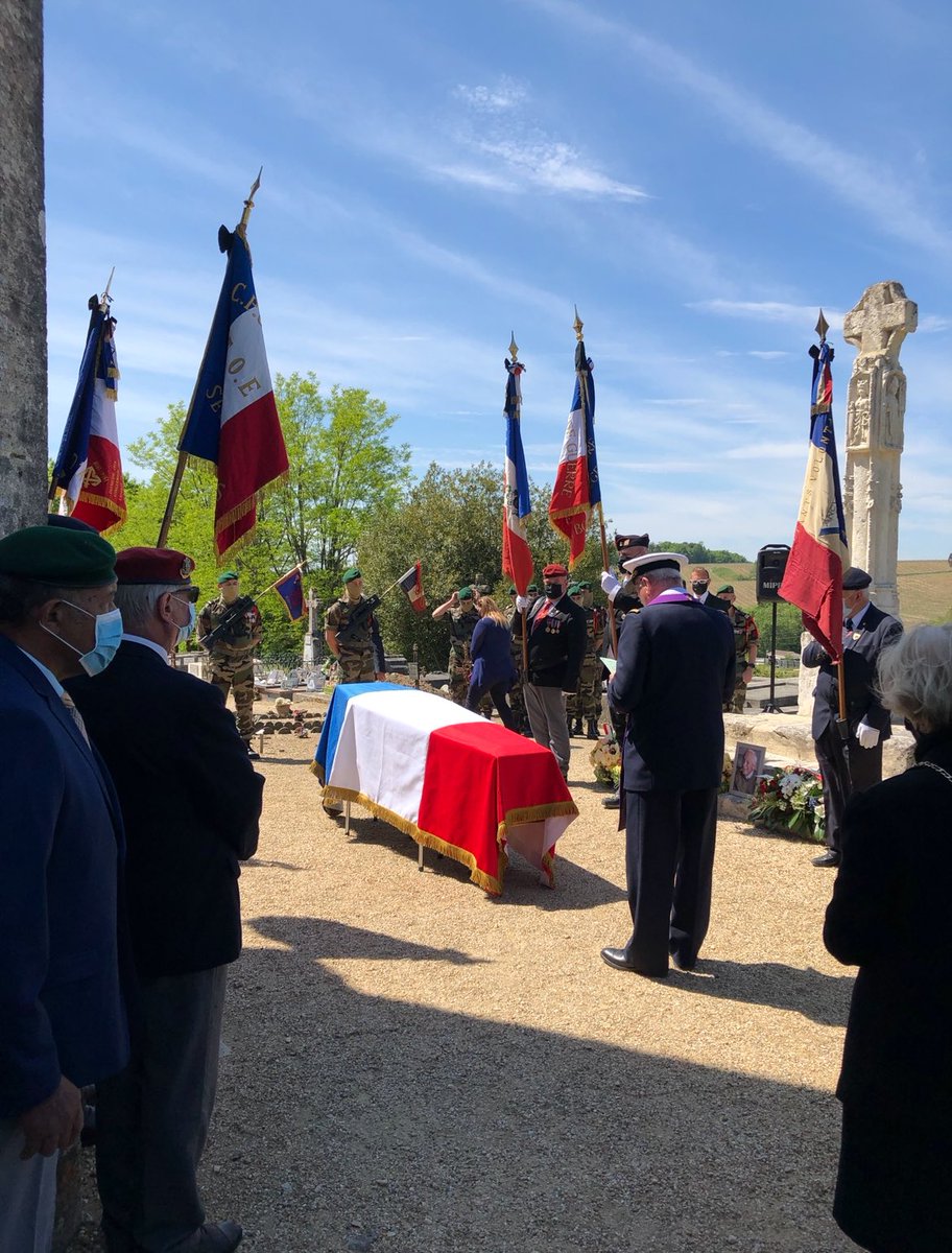 mauricedelorme3's tweet photo. @JeanMessiha @CharlesFyda Lui était dans les 2% : une prière pour
Hubert Faure . #RIPHubert https://t.co/hkuJMXUEse🙏🙏🙏🙏🙏🙏🙏 https://t.co/G0hxK6wR8u