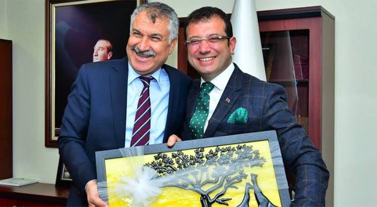 Türkiye Belediyeler Birliği Başkanlığına seçilen İstanbul Büyükşehir Belediye Başkanımız <a href="/ekrem_imamoglu/">Ekrem İmamoğlu</a>'nu, Meclis 1. Başkan Vekilliğine seçilen Adana Büyükşehir Belediye Başkanımız <a href="/ZeydanKaralar01/">Zeydan Karalar</a>'ı ve görev alan tüm belediye başkanlarımızı tebrik ediyor, çalışmalarında