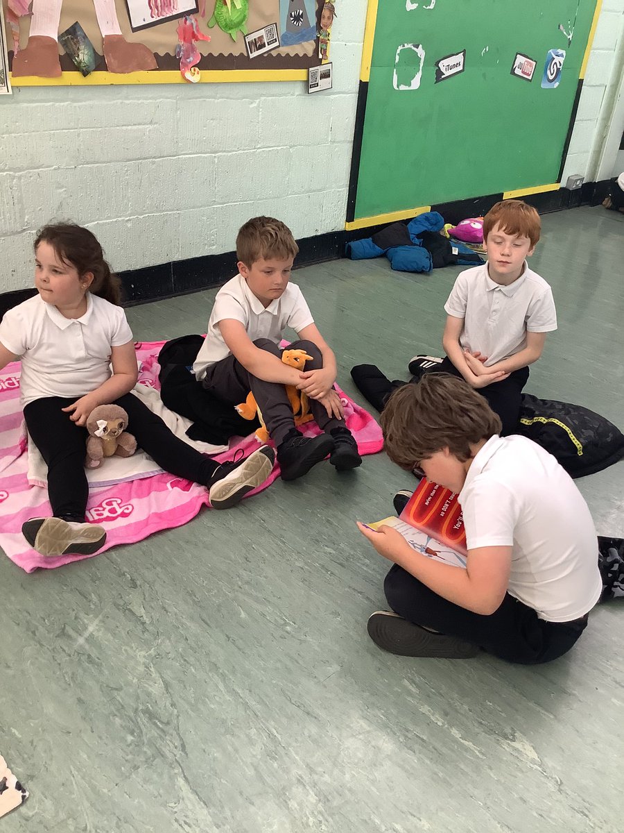 Teddy Bear picnic fun. P2 are enjoying listening to the stories. <a href="/carronshoreps/">Carronshore Primary</a>