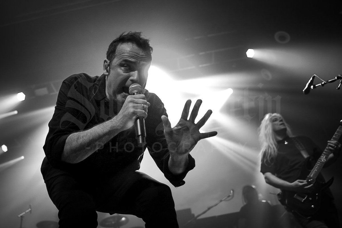 SaraHellcat's tweet photo. #tbt when I shot #BlindGuardian in Barcelona last year ✨ https://t.co/WqXziJe0Te